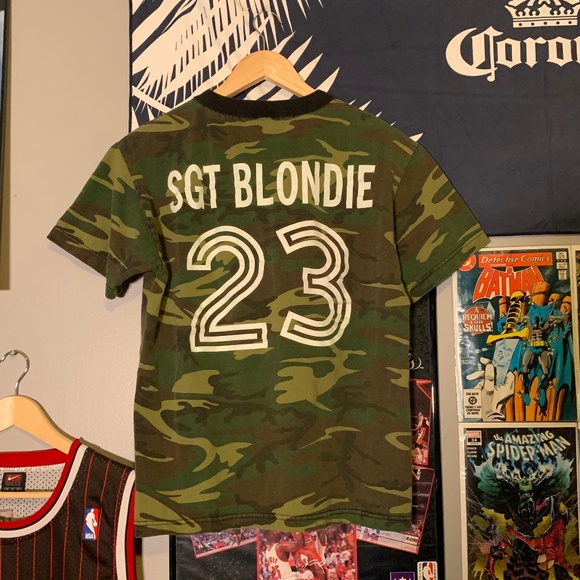 Vintage Camo Hooters "Shooters" SGT Blondie T-shirt - Picture 4 of 5